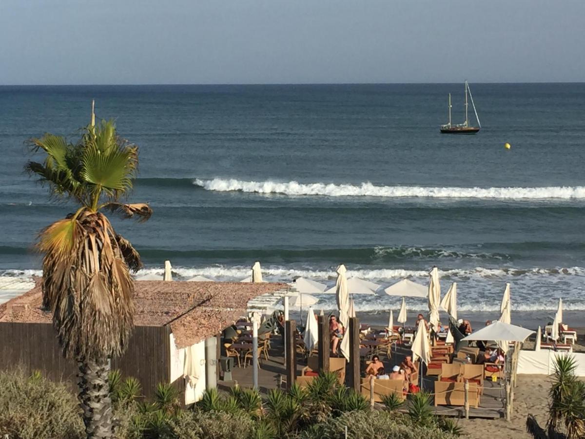 Nid Douillet Dans Les Coursives Du Village Naturiste Du Cap D Agde Exteriér fotografie